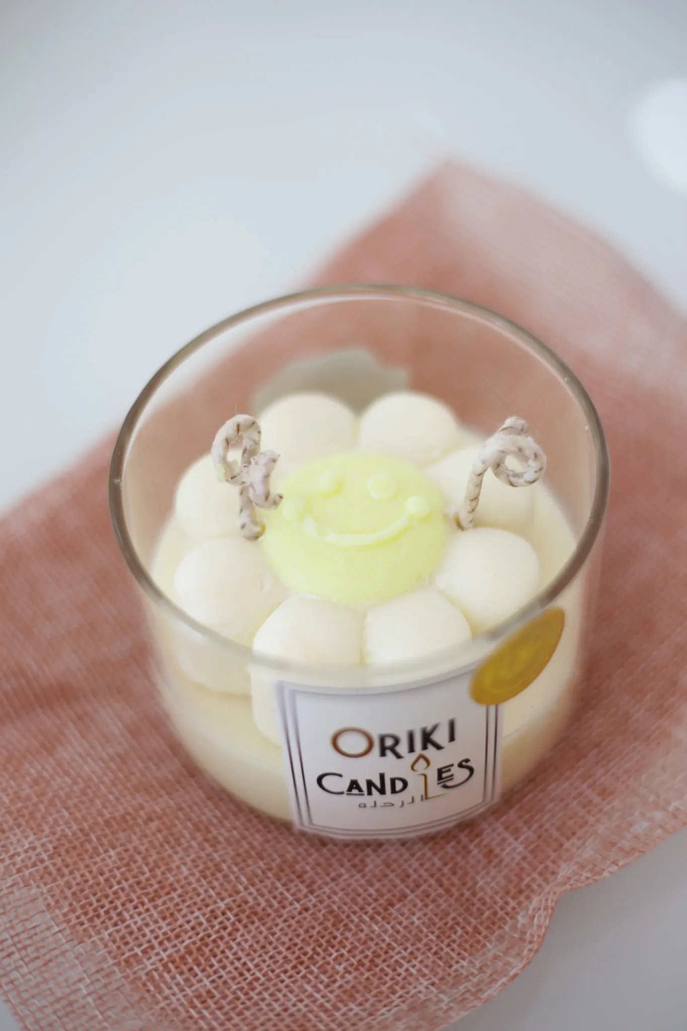Joyful smile daisy flower candle